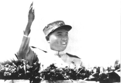 Революция.RU : Верховный Главнокомандующий Тов_ Ким Ир Сен принимает парад воинов КНА (июль 1953 г_)
